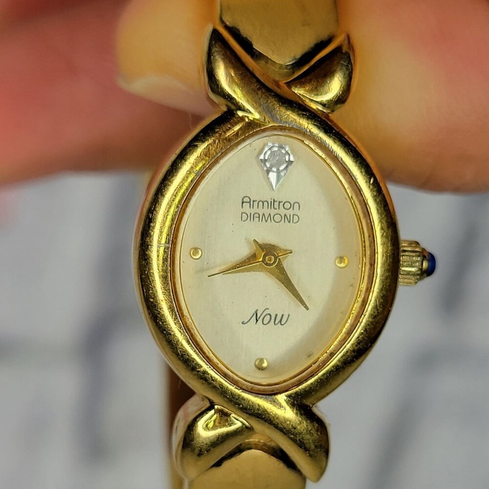 Vintage Armitron Diamond Now Ladies Watch Golden 75/2176-77 753H 16MM New Batter - Picture 3 of 8